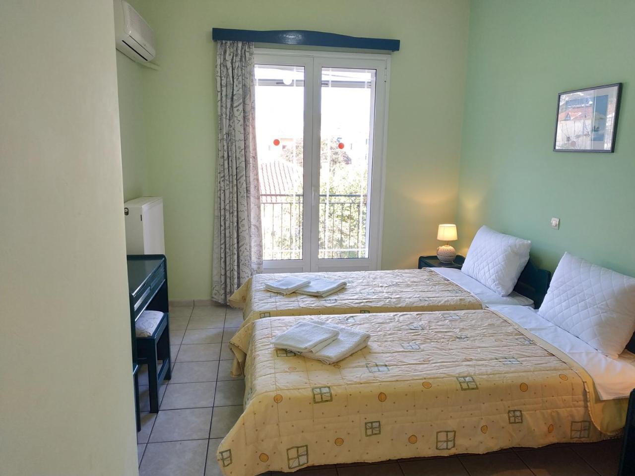 Konstantinos Apartments Agia Efimia ภายนอก รูปภาพ